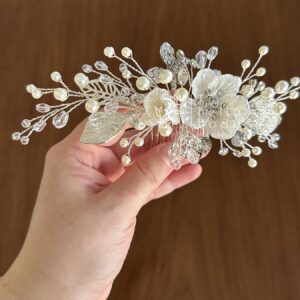 Tocado Maddelena con flores de acrílico, perlas y brillantes, vista completa